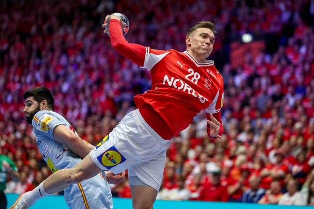24 01 2026, Handball, Men s EHF EURO 2026, Denmark Spain, Jyske Bank Boxen in Herning, Denmark, Main Round Lasse Bredekjaer Andersson Denmark 28 Denmark