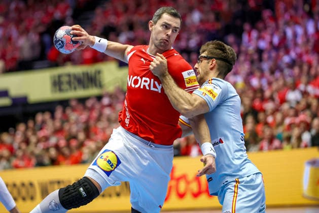 24 01 2026, Handball, Men s EHF EURO 2026, Denmark Spain, Jyske Bank Boxing in Herning, Denmark, Main Round Rasmus Lauge Schmidt Denmark 11 in a duel against Antonio Serradilla Cuenca Espania 05 Denmark