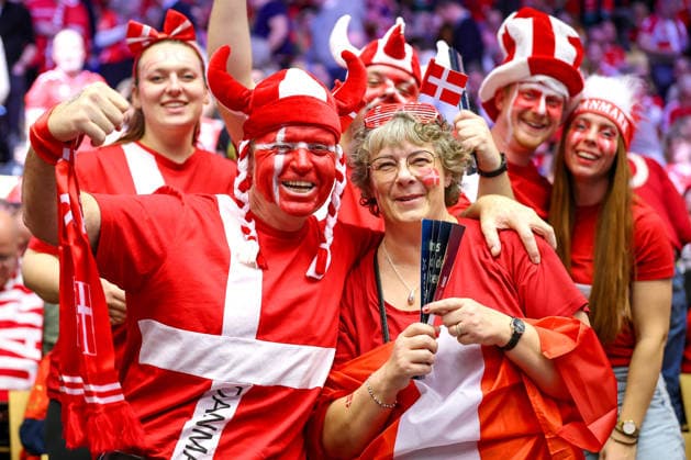 24 01 2026, Handball, Men s EHF EURO 2026, Denmark Spain, Jyske Bank Boxen in Herning, Denmark, Main Round Danish fans are in a good mood and create a great atmosphere in the hall Denmark