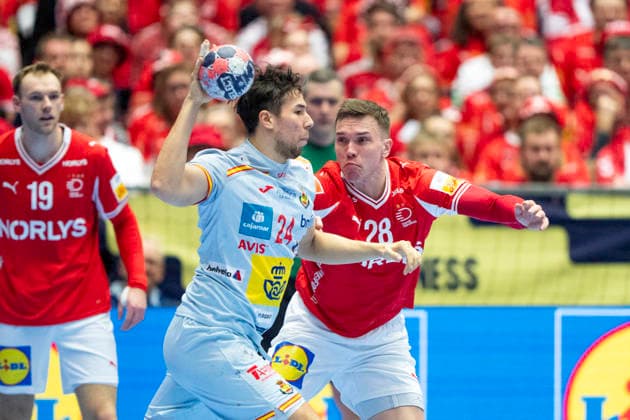 European Men s Handball Championship Denmark Spain Denmark s Lasse Andersson in action with Spain s Daniel Dujshebaev during the men s handball match between Denmark and Spain in EHF Euro 2026 group B at Jyske Bank Boxen in Herning, Saturday, January 24, 2026 Photo Bo Amstrup Ritzau Scanpix , Herning Denmark Mors  Copyright: BoxAmrstrupx xRitzauxScanpix BoxAmstrupx spdk20260124-184645-L