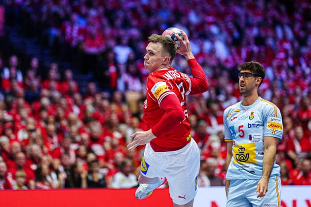 Throw Goal Lasse Andersson Denmark, 28 DEN, Spain vs Denmark, Handball, EHF European Championship 2026, Main Round, Matchday 2, 24 01 2026 DEN, Spain vs Denmark, Handball, EHF European Championship 2026, Main Round, Matchday 2, 24 01 2026 Herning Copyright: xEibner-Pressefoto MarcelxvonxFehrnx EP_MFN