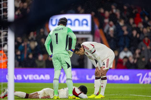 Football - FA Premier League - Bournemouth AFC v Liverpool FC BOURNEMOUTH, ENGLAND - Saturday, January 24, 2026: Liverpool s Joe Gomez lies injured after clashing with goalkeeper Alisson Becker (R) whilst conceeding the first goal during the FA Premier League match between Bournemouth AFC and Liverpool FC at Dean Court. (Photo by David Rawcliffe Propaganda) BOURNEMOUTH Dean Court DORSET ENGLAND  Copyright: xDavidxRawcliffex P2026-01-24-Bournemouth_Liverpool-106