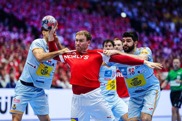 Ian Barrufet Spain, 80 , Simon Pytlick Denmark, 43 , Imanol Garciandia Spain, 18 DEN, Spain vs Denmark, Handball, EHF European Championship 2026, Main Round, Matchday 2, 24 01 2026 DEN, Spain vs Denmark, Handball, EHF European Championship 2026, Main Round, Matchday 2, 24 01 2026 Herning Copyright: xEibner-Pressefoto MarcelxvonxFehrnx EP_MFN