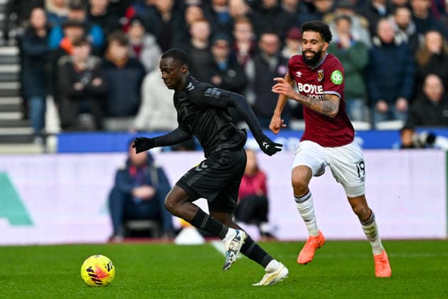 West Ham United v Sunderland, Premier League Sunderland midfielder Habib Diarra (19) under pressure from West Ham United forward Pablo (19) during the Premier League match between West Ham United and Sunderland at the London Stadium, London, UK on 24 January 2026. London London Stadium UK Editorial use only DataCo restrictions apply See www.football-dataco.com , Copyright: xSimonxTraylenx PSI-23617-0147