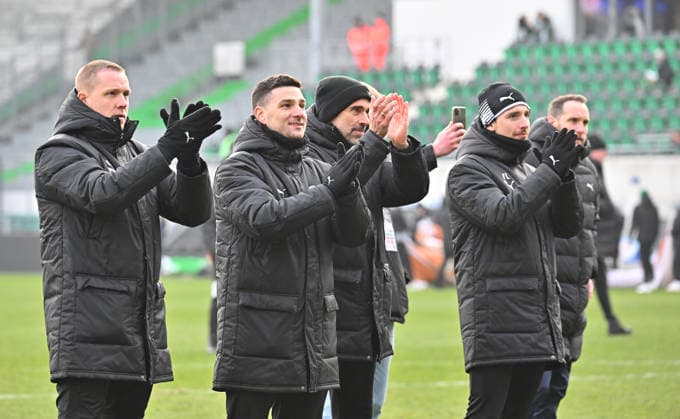 24 01 2026 Soccer Season 2025 2026 2 Soccer Bundesliga 19 Matchday SpVgg Greuther Fürth SGF Kleeblatt Eintracht Braunschweig BTSV EBS Sportfoto Zink MeZi xmexzix DFL regulations prohibit any use of photographs as image sequences and or quasi video only for editorial use from left Nico Hildebrandt Goalkeeper coach SpVgg Greuther Fürth Aleksandro Petrovic Co coach SpVgg Greuther Fürth Danny Schwarz Co coach SpVgg Greuther Fürth Florian Leimeister Athletics coach SpVgg Greuther Fürth Stephan Fürstner Sports director SpVgg Greuther Fürth