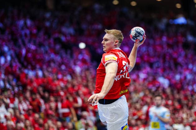 Throw Goal Emil Bergholt Denmark, 33 DEN, Spain vs Denmark, Handball, EHF European Championship 2026, Main Round, Matchday 2, 24 01 2026 DEN, Spain vs Denmark, Handball, EHF European Championship 2026, Main Round, Matchday 2, 24 01 2026 Herning Copyright: xEibner-Pressefoto MarcelxvonxFehrnx EP_MFN