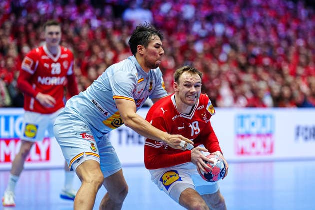 Daniel Dujshebaev Spain, 24 , Mathias Gidsel Denmark, 19 DEN, Spain vs Denmark, Handball, EHF European Championship 2026, Main Round, Matchday 2, 24 01 2026 DEN, Spain vs Denmark, Handball, EHF European Championship 2026, Main Round, Matchday 2, 24 01 2026 Herning Copyright: xEibner-Pressefoto MarcelxvonxFehrnx EP_MFN