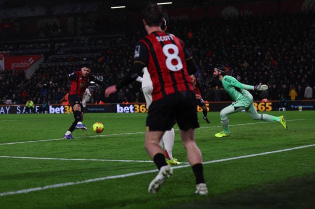 Football - 2025 2026 Premier League - AFC Bournemouth vs Liverpool - Vitality Stadium - Saturday 24th January 2026 Evanilson of Bournemouth fires the cherries into the lead during the Premier League match at the Vitality Stadium COLORSPORT Shaun Boggust 