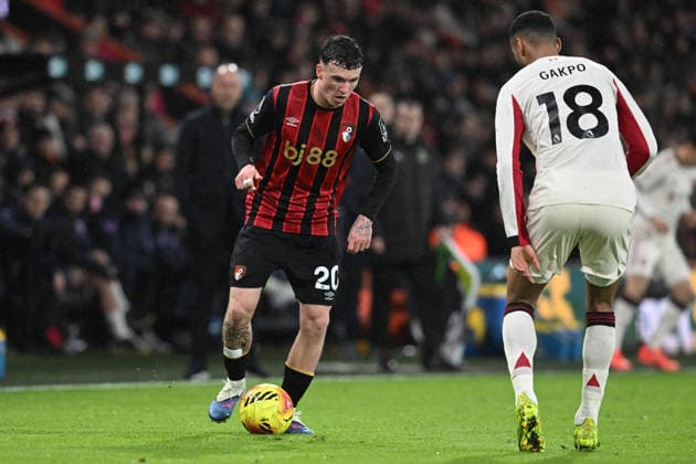 Bournemouth v Liverpool, Premier League Alex Jimenez (20) of AFC Bournemouth on the attack battles for possession with Cody Gakpo (18) of Liverpool during the Premier League match between Bournemouth and Liverpool at the Vitality Stadium, Bournemouth, UK on 24 January 2026. Bournemouth Vitality Stadium Dorset UK Editorial use only DataCo restrictions apply See www.football-dataco.com , Copyright: xGrahamxHuntx PSI-23639-0070