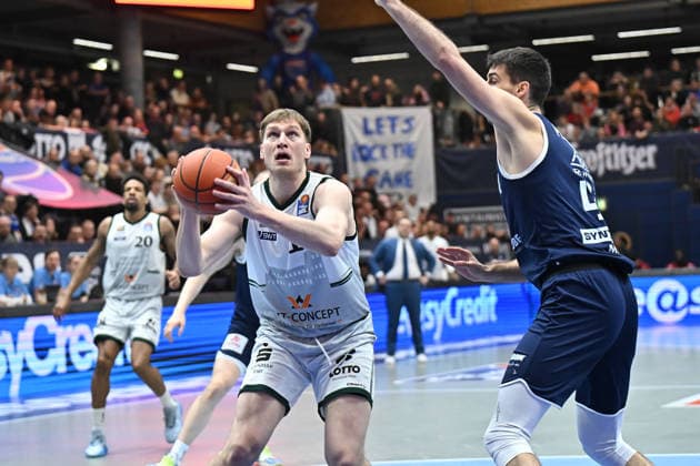 Marten Linßen Trier, 12 , Jure Planinic MBC, 44 , Syntainics MBC vs Vet Concept Gladiators Trier, Basketball, 1 Bundesliga, Men, 17 Matchday Main Round, Season 2025 26, 24 01 2026 Weißenfels Stadthalle Sachsen Anhalt Germany