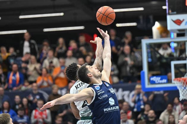 Nolan Adekunle Trier, 22 , Jure Planinic MBC, 44 , Syntainics MBC vs Vet Concept Gladiators Trier, Basketball, 1 Bundesliga, Men, 17 Matchday Main Round, Season 2025 26, 24 01 2026 Weißenfels Stadthalle Sachsen Anhalt Germany