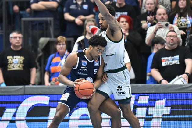 Marcus Foster MBC, 5 , Urald King Trier, 20 , Syntainics MBC vs Vet Concept Gladiators Trier, Basketball, 1 Bundesliga, Men, 17 Matchday Main Round, Season 2025 26, 24 01 2026 Weißenfels Stadthalle Sachsen Anhalt Germany