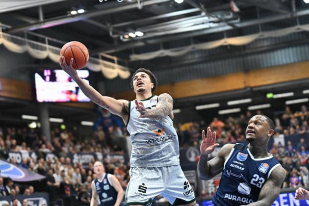 Nolan Adekunle Trier, 22 , Charles Callison MBC, 23 , Syntainics MBC vs Vet Concept Gladiators Trier, Basketball, 1 Bundesliga, Men, 17 Matchday Main Round, Season 2025 26, 24 01 2026 Weißenfels Stadthalle Sachsen Anhalt Germany