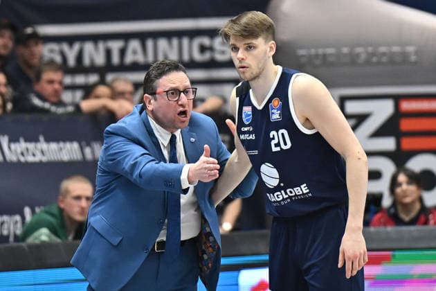 Marco Ramondino MBC, Head Coach , Perttu Blomgren MBC, 20 , Syntainics MBC vs Vet Concept Gladiators Trier, Basketball, 1 Bundesliga, Men, 17 Matchday Main Round, Season 2025 26, 24 01 2026 Weißenfels Stadthalle Sachsen Anhalt Germany