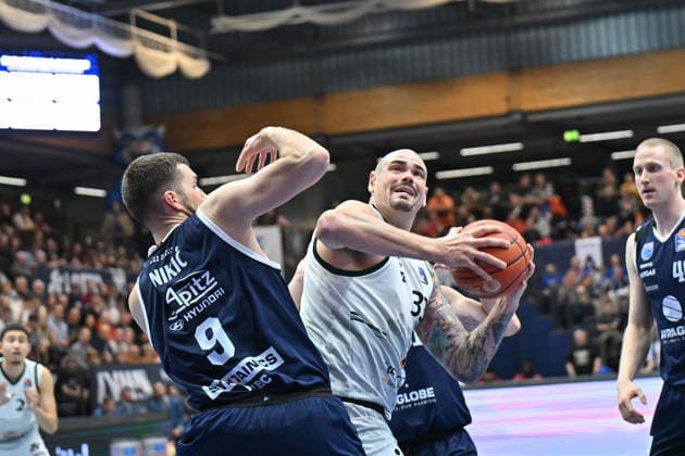 Kresimir Nikic MBC 9 , Maik Zirbes Trier, 33 , Syntainics MBC vs Vet Concept Gladiators Trier, Basketball, 1 Bundesliga, Men, 17 Matchday Main Round, Season 2025 26, 24 01 2026 Weißenfels Stadthalle Sachsen Anhalt Germany