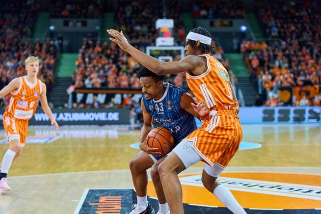 duel, duel between Eric Reed jr MLP Academics Heidelberg, 43 and Mohamed Diakite ratiopharm ulm, 05 GER, ratiopharm ulm vs MLP Academics Heidelberg, Basketball, Matchday 17, EasyCredit Bundesliga, Season 2025 2026, 24 01 2026 GER, ratiopharm ulm vs MLP Academics Heidelberg, Basketball, Matchday 17, EasyCredit Bundesliga, Season 2025 2026, 24 01 2026 New Ulm Copyright: xEibner-Pressefoto GeraldxOelze-dexStoppanyx EP_ODS