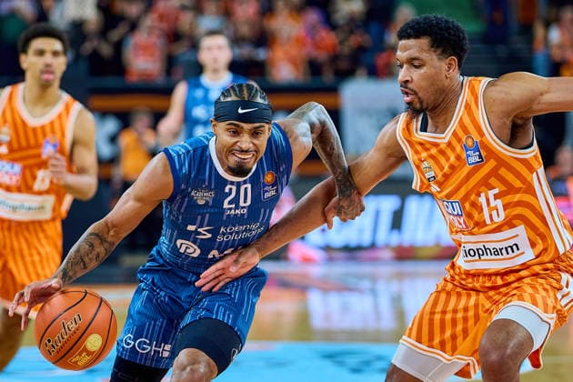 duel, duel between Michael Weathers MLP Academics Heidelberg, 20 and Justin Simon ratiopharm ulm, 15 GER, ratiopharm ulm vs MLP Academics Heidelberg, Basketball, Matchday 17, EasyCredit Bundesliga, Season 2025 2026, 24 01 2026 GER, ratiopharm ulm vs MLP Academics Heidelberg, Basketball, Matchday 17, EasyCredit Bundesliga, Season 2025 2026, 24 01 2026 New Ulm Copyright: xEibner-Pressefoto GeraldxOelze-dexStoppanyx EP_ODS