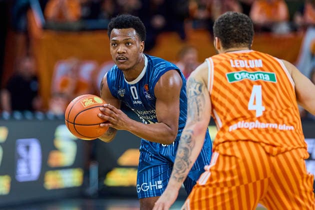DJ Horne MLP Academics Heidelberg, 00 , Christopher Ledlum ratiopharm ulm, 04 GER, ratiopharm ulm vs MLP Academics Heidelberg, Basketball, Matchday 17, EasyCredit Bundesliga, Season 2025 2026, 24 01 2026 GER, ratiopharm ulm vs MLP Academics Heidelberg, Basketball, Matchday 17, EasyCredit Bundesliga, Season 2025 2026, 24 01 2026 New Ulm Copyright: xEibner-Pressefoto GeraldxOelze-dexStoppanyx EP_ODS