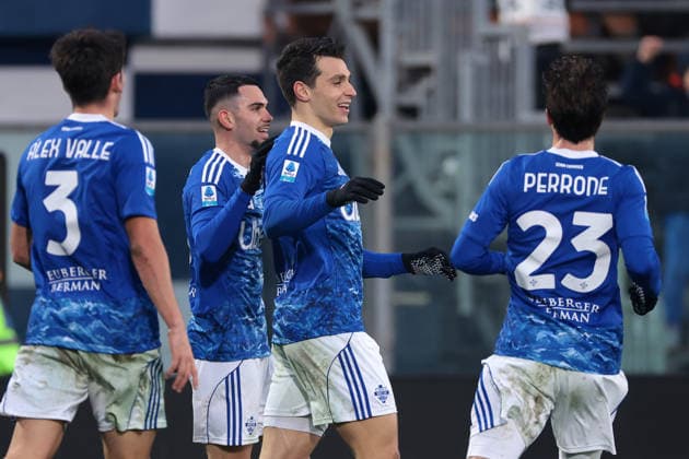 Como, Italy, 24th January 2026. Anastasios Douvikas of Como 1907 celebrates with team mates after scoring his second goal of the game to give the hosts a 4-0 lead during the Como 1907 vs Torino Serie A match at Stadio Giuseppe Sinigaglia, Como. Picture credit should read: Jonathan Moscrop Sportimage EDITORIAL USE ONLY. No use with unauthorised audio, video, data, fixture lists, club league logos or live services. Online in-match use limited to 120 images, no video emulation. No use in betting, games or single club league player publications. SPI_075_JM_COMO_TORO_ SPI-4418-0075