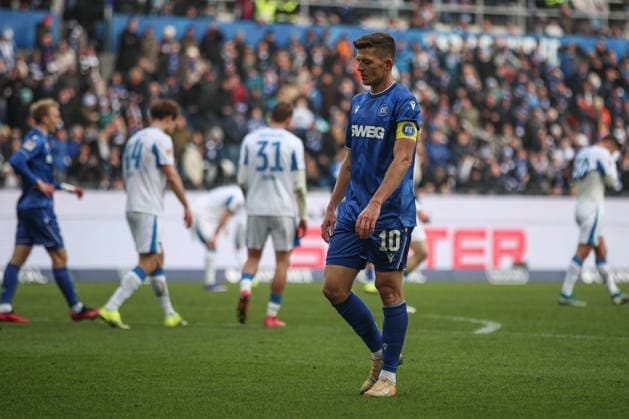 Lowered gaze after the final whistle at Marvin Wanitzek Karlsruher SC, 10 , Karlsruher SC vs Hertha BSC, 2 Bundesliga, Matchday 19, 2025 2026, 24 01 2026, DFL REGULATES PROHIBIT ANY USE OF PHOTOGRAPHS AS IMAGE SEQUENCES AND OR QUASI VIDEO, Karlsruher SC vs Hertha BSC, 2 Bundesliga, Matchday 19, 2025 2026, 24 01 2026 Karlsruhe Copyright: xEibner-Pressefoto JanxPrihodax EP_JPA