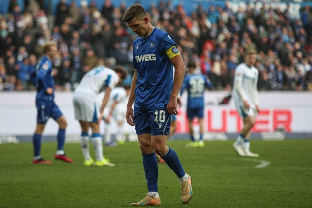 Lowered view after final whistle Marvin Wanitzek Karlsruher SC, 10 , Karlsruher SC vs Hertha BSC, 2 Bundesliga, 19 Matchday, 2025 2026, 24 01 2026, DFL REGULATES PROHIBIT ANY USE OF PHOTOGRAPHS AS IMAGE SEQUENCES AND OR QUASI VIDEO, Karlsruher SC vs Hertha BSC, 2 Bundesliga, 19 Matchday, 2025 2026, 24 01 2026 Karlsruhe Copyright: xEibner-Pressefoto JanxPrihodax EP_JPA