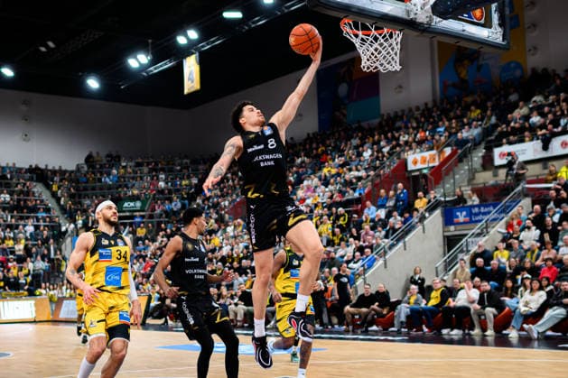 Ludwigsburg, BBL 25 26 MHP Riesen Ludwigsburg vs Basketball Loewen Braunschweig Joshua Obiesie Braunschweig Ludwigsburg MHP Arena Baden Württemberg Germany