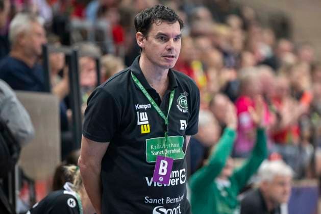 Handball Bundesliga Women, Season 2025 2026 SV Union Halle Neustadt vs Frisch Auf Göppingen Halle, Germany January 24, 2026 In the picture Coach Nico Kiener Goeppingen Halle Saale SWH Arena Sachsen Anhalt Germany