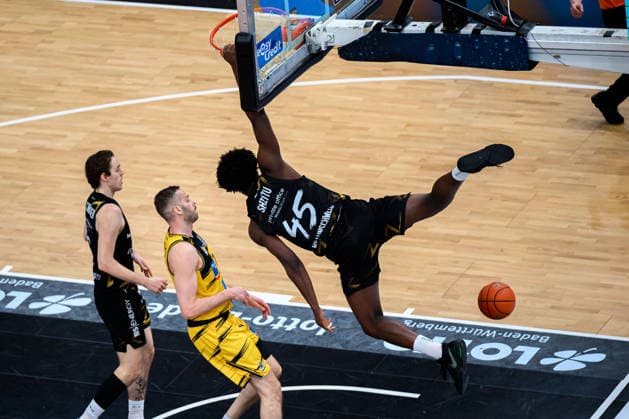 Ludwigsburg, BBL 25 26 MHP Riesen Ludwigsburg vs Basketball Loewen Braunschweig Oluwasimisola Shittu Braunschweig Ludwigsburg MHP Arena Baden Württemberg Germany