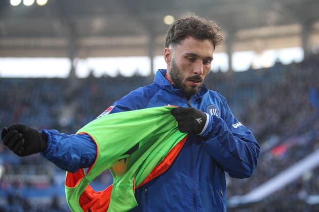 Fabian Schleusener Karlsruher SC, 24 warming up, Karlsruher SC vs Hertha BSC, 2 Bundesliga, Matchday 19, 2025 2026, 24 01 2026, DFL REGULATES PROHIBIT ANY USE OF PHOTOGRAPHS AS IMAGE SEQUENCES AND OR QUASI VIDEO, Karlsruher SC vs Hertha BSC, 2 Bundesliga, Matchday 19, 2025 2026, 24 01 2026 Karlsruhe Copyright: xEibner-Pressefoto JanxPrihodax EP_JPA