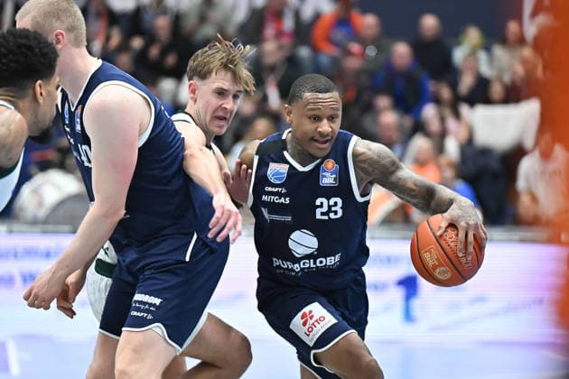 Collin Welp MBC, 40 , Steven Ashworth Trier, 1 , Charles Callison MBC, 23 , Syntainics MBC vs Vet Concept Gladiators Trier, Basketball, 1 Bundesliga, Men, 17 Matchday Main Round, Season 2025 26, 24 01 2026 Weißenfels Stadthalle Sachsen Anhalt Germany