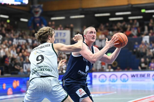 Marco Hollersbach Trier, 9 , Collin Welp MBC, 40 , Syntainics MBC vs Vet Concept Gladiators Trier, Basketball, 1 Bundesliga, Men, 17 Matchday Main Round, Season 2025 26, 24 01 2026 Weißenfels Stadthalle Sachsen Anhalt Germany