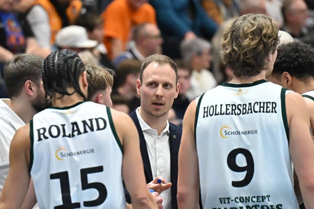 Jacques Schneider Trier, Head Coach , Timeout, Syntainics MBC vs Vet Concept Gladiators Trier, Basketball, 1 Bundesliga, Men, 17 Matchday Main Round, Season 2025 26, 24 01 2026 Weißenfels Stadthalle Sachsen Anhalt Germany