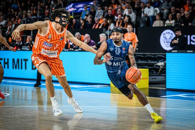 Neu Ulm, Germany, 24 01 26 Alec Anigbata ratiopharm ulm and Michael Weathers MLP Academics Heidelberg battle for the ball during the Basketball Bundesliga match between ratiopharm ulm vs MLP Academics Heidelberg at ratiopharm Arena on January 24, 2026 in Neu Ulm, Germany Photo by Harry Langer DeFodi Images ratiopharm Arena, Germany, 24 01 26 Alec Anigbata ratiopharm ulm and Michael Weathers MLP Academics Heidelberg battle for the ball during the Basketball Bundesliga match between ratiopharm ulm vs MLP Academics Heidelberg at Neu Ulm on January 24, 2026 in ratiopharm Arena, Germany Photo by Harry Langer DeFodi Images Photo by Harry Langer DeFodi Images