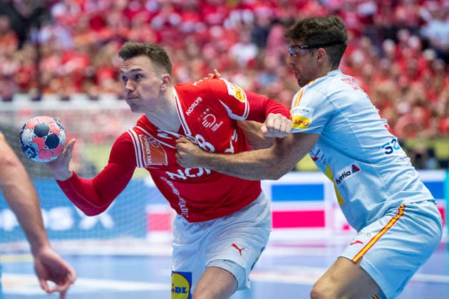 European Men s Handball Championship Denmark Spain Denmark s Lasse Andersson in action with Spain s Antonio Serradilla during the men s handball match between Denmark and Spain in EHF Euro 2026 group B at Jyske Bank Boxen in Herning, Saturday, January 24, 2026 Photo Bo Amstrup Ritzau Scanpix , Herning Denmark Mors  Copyright: BoxAmrstrupx xRitzauxScanpix BoxAmstrupx spdk20260124-200542-L