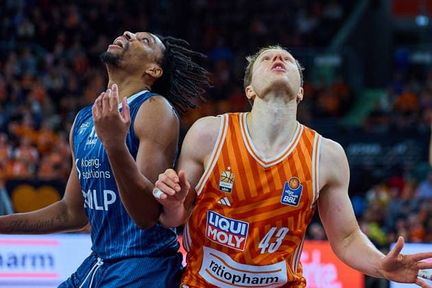 Osun Osunniyi MLP Academics Heidelberg, 12 , Christian Sengfelder ratiopharm ulm, 43 GER, ratiopharm ulm vs MLP Academics Heidelberg, Basketball, Matchday 17, EasyCredit Bundesliga, Season 2025 2026, 24 01 2026 GER, ratiopharm ulm vs MLP Academics Heidelberg, Basketball, Matchday 17, EasyCredit Bundesliga, Season 2025 2026, 24 01 2026 New Ulm Copyright: xEibner-Pressefoto GeraldxOelze-dexStoppanyx EP_ODS