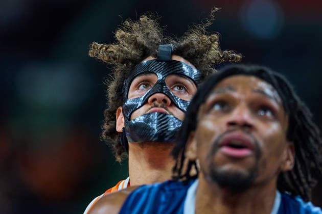 Portrait, portrait, free-standing portrait of Alec Anigbata ratiopharm ulm, 21 with mask and Osun Osunniyi MLP Academics Heidelberg, 12 GER, ratiopharm ulm vs MLP Academics Heidelberg, Basketball, Matchday 17, EasyCredit Bundesliga, Season 2025 2026, 24 01 2026 GER, ratiopharm ulm vs MLP Academics Heidelberg, Basketball, Matchday 17, EasyCredit Bundesliga, Season 2025 2026, 24 01 2026 Neu Ulm Copyright: xEibner-Pressefoto GeraldxOelze-dexStoppanyx EP_ODS
