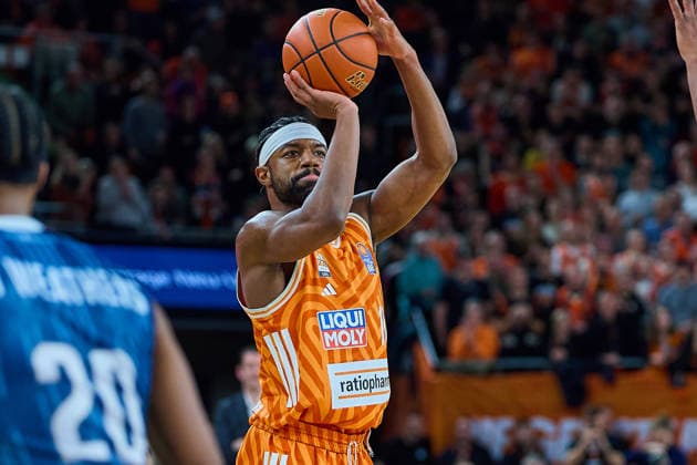Three-pointer by Malik Osborne ratiopharm ulm, 10 GER, ratiopharm ulm vs MLP Academics Heidelberg, Basketball, Matchday 17, EasyCredit Bundesliga, Season 2025 2026, 24 01 2026 GER, ratiopharm ulm vs MLP Academics Heidelberg, Basketball, Matchday 17, EasyCredit Bundesliga, Season 2025 2026, 24 01 2026 New Ulm Copyright: xEibner-Pressefoto GeraldxOelze-dexStoppanyx EP_ODS