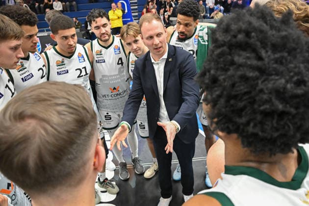 Jacques Schneider Trier, Head Coach with players after 84 110 away win, Syntainics MBC vs Vet Concept Gladiators Trier, Basketball, 1 Bundesliga, Men, 17 Matchday Main Round, Season 2025 26, 24 01 2026 Weißenfels Stadthalle Sachsen Anhalt Germany