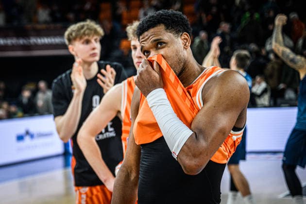 Neu Ulm, Germany, 24 01 26 Justin Simon ratiopharm ulm looks dejected during the Basketball Bundesliga match between ratiopharm ulm vs MLP Academics Heidelberg at ratiopharm Arena on January 24, 2026 in Neu Ulm, Germany Photo by Harry Langer DeFodi Images ratiopharm Arena, Germany, 24 01 26 Justin Simon ratiopharm ulm looks dejected during the Basketball Bundesliga match between ratiopharm ulm vs MLP Academics Heidelberg at Neu Ulm on January 24, 2026 in ratiopharm Arena, Germany Photo by Harry Langer DeFodi Images Photo by Harry Langer DeFodi Images