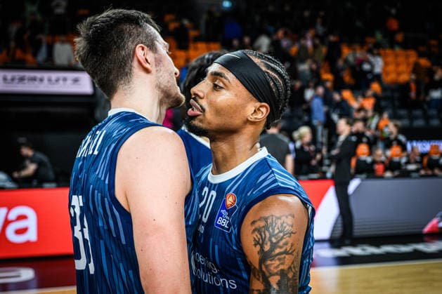 Neu Ulm, Deutschland, 24.01.26: Ryan Miksell (MLP Academics Heidelberg) und Michael Weathers (MLP Academics Heidelberg) gestikuliert, gestik waehrend des Basketball Bundesliga Spiels zwischen ratiopharm ulm vs MLP Academics Heidelberg in der ratiopharm Arena am 24. Januar 2026 in Neu Ulm, Deutschland. (Foto von Harry Langer DeFodi Images) ratiopharm Arena, Germany, 24.01.26: Ryan Miksell (MLP Academics Heidelberg) und Michael Weathers (MLP Academics Heidelberg) gestures during the Basketball Bundesliga match between ratiopharm ulm vs MLP Academics Heidelberg at Neu Ulm on January 24, 2026 in ratiopharm Arena, Germany. (Photo by Harry Langer DeFodi Images) (Photo by Harry Langer DeFodi Images) - *** Neu Ulm, Germany, 24 01 26 Ryan Miksell MLP Academics Heidelberg and Michael Weathers MLP Academics Heidelberg gestures during the Basketball Bundesliga match between ratiopharm ulm vs MLP Academics Heidelberg at ratiopharm Arena on January 24, 2026 in Neu Ulm, Germany Photo by Harry Langer DeFodi Images ratiopharm Arena, Germany, 24 01 26 Ryan Miksell MLP Academics Heidelberg and Michael Weathers MLP Academics Heidelberg gestures during the Basketball Bundesliga match between ratiopharm ulm vs MLP Academics Heidelberg at Neu Ulm on January 24, 2026 in ratiopharm Arena, Germany Photo by Harry Langer DeFodi Images Photo by Harry Langer DeFodi Images