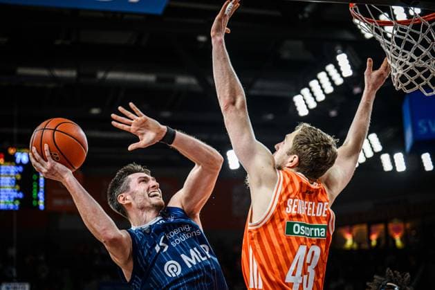 Neu Ulm, Germany, 24 01 26 Ryan Miksell MLP Academics Heidelberg andChristian Sengfelder ratiopharm ulm battle for the ball during the Basketball Bundesliga match between ratiopharm ulm vs MLP Academics Heidelberg at ratiopharm Arena on January 24, 2026 in Neu Ulm, Germany Photo by Harry Langer DeFodi Images ratiopharm Arena, Germany, 24 01 26 Ryan Miksell MLP Academics Heidelberg undChristian Sengfelder ratiopharm ulm battle for the ball during the Basketball Bundesliga match between ratiopharm ulm vs MLP Academics Heidelberg at Neu Ulm on January 24, 2026 in ratiopharm Arena, Germany Photo by Harry Langer DeFodi Images Photo by Harry Langer DeFodi Images