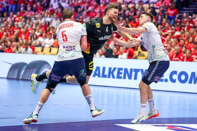 24 01 2026, Handball, Men s EHF EURO 2026, Germany Norway, Jyske Bank Boxen in Herning, Denmark, Main Round Johannes Golla Germany 04 is tied up by Sander Sagosen Norway 05 Denmark