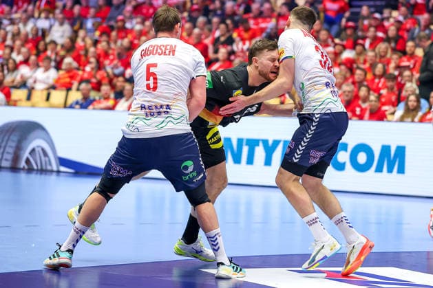 24 01 2026, Handball, Men s EHF EURO 2026, Germany Norway, Jyske Bank Boxen in Herning, Denmark, Main Round Johannes Golla Germany 04 is tied up by Sander Sagosen Norway 05 Denmark