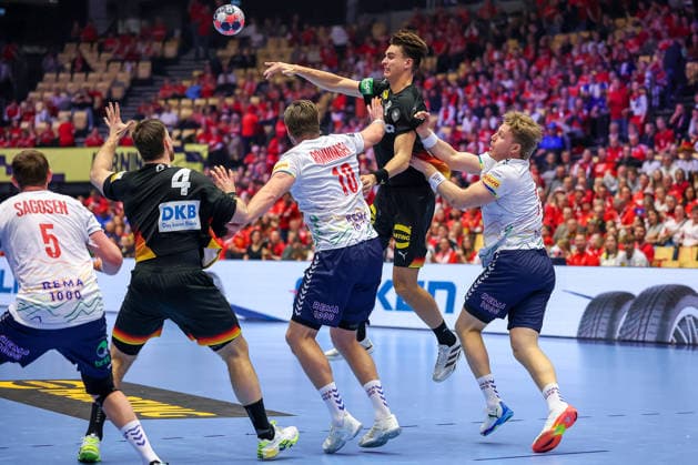 24 01 2026, Handball, Men s EHF EURO 2026, Germany Norway, Jyske Bank Boxing in Herning, Denmark, Main Round Johannes Golla Germany 04 Julian Köster Germany 18 in duel against Vetle Ronningen Norway 10 Denmark
