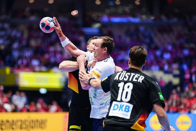 Johannes Golla Germany, 04 , Sander Sagosen Norway, 05 , Julian Koester Germany, 18 DEN, Germany vs Norway, Handball, EHF European Championship 2026, Main Round, Matchday 2, 24 01 2026 DEN, Germany vs Norway, Handball, EHF European Championship 2026, Main Round, Matchday 2, 24 01 2026 Herning Copyright: xEibner-Pressefoto MarcelxvonxFehrnx EP_MFN