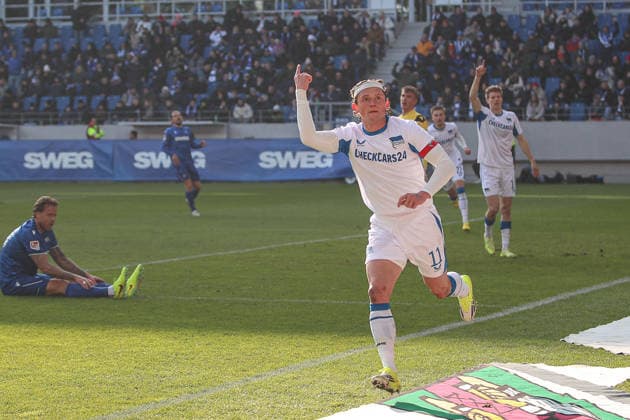 Reese Fabian Hertha BSC, 11 scores the 1 1 equalizer and celebrates his goal, Marcel Franke Karlsruher SC, 28 served on the ground Karlsruher SC vs Hertha BSC, 2 Bundesliga, 19 Matchday, 2025 2026, 24 01 2026, DFL REGULATIONS PROHIBIT ANY USE OF PHOTOGRAPHS AS IMAGE SEQUENCES AND OR QUASI VIDEO, Karlsruher SC vs Hertha BSC, 2 Bundesliga, 19 Matchday, 2025 2026, 24 01 2026 Karlsruhe Copyright: xEibner-Pressefoto JanxPrihodax EP_JPA