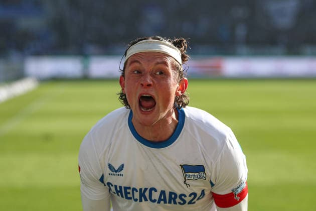 Reese Fabian (Hertha BSC, 11) mit Jubelschrei nach seinem Treffer zum 1:1 Ausgleich, Karlsruher SC vs. Hertha BSC, 2. Bundesliga, 19. Spieltag, 2025 2026, 24.01.2026, DFL REGULATIONS PROHIBIT ANY USE OF PHOTOGRAPHS AS IMAGE SEQUENCES AND OR QUASI-VIDEO, Karlsruher SC vs. Hertha BSC, 2. Bundesliga, 19. Spieltag, 2025 2026, 24.01.2026 Karlsruhe *** Reese Fabian Hertha BSC, 11 with a cry of joy after his goal to equalize 1 1, Karlsruher SC vs Hertha BSC, 2 Bundesliga, 19 Matchday, 2025 2026, 24 01 2026, DFL REGULATIONS PROHIBIT ANY USE OF PHOTOGRAPHS AS IMAGE SEQUENCES AND OR QUASI VIDEO, Karlsruher SC vs Hertha BSC, 2 Bundesliga, 19 Matchday, 2025 2026, 24 01 2026 Karlsruhe Copyright: xEibner-Pressefoto JanxPrihodax EP_JPA