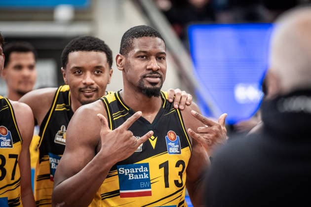 Yorman Polas Bartolo MHP RIESEN Ludwigsburg, 13 , behind him Elijah Hughes MHP RIESEN Ludwigsburg, 07 cheers, joy, poses for the camera GER, MHP Riesen Ludwigsburg Basketball Loewen Braunschweig, easycredit BBL, Basketball, Bundesliga, 17 Matchday, Season 2025 2026, 24 01 2026 GER, MHP Riesen Ludwigsburg Basketball Loewen Braunschweig, easycredit BBL, Basketball, Bundesliga, 17 Matchday, Season 2025 2026, 24 01 2026 Ludwigsburg Copyright: xSandyxDinkelackerx EP_SDR