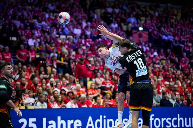 Handball European Championship 2026 Germany Norway Herning, Denmark 20260124 Patrick Anderson and Germany s Julian Köster during the European Championship handball match between Germany and Norway at the Boxen arena in Herning Photo Stian Lysberg Solum NTB Herning Denmark EDITORIAL USE ONLY RESTRICTED USE FOR BETTING COMPANIES  Copyright: xStianxLysbergxSolumx xNTBx