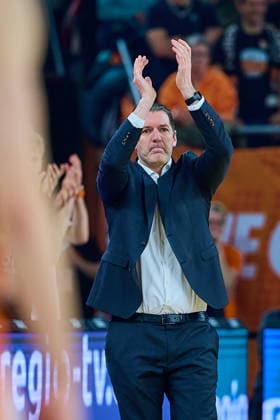 Ty Harrelson ratiopharm ulm, Head Coach applauds GER, ratiopharm ulm vs MLP Academics Heidelberg, Basketball, Matchday 17, EasyCredit Bundesliga, Season 2025 2026, 24 01 2026 GER, ratiopharm ulm vs MLP Academics Heidelberg, Basketball, Matchday 17, EasyCredit Bundesliga, Season 2025 2026, 24 01 2026 New Ulm Copyright: xEibner-Pressefoto GeraldxOelze-dexStoppanyx EP_ODS